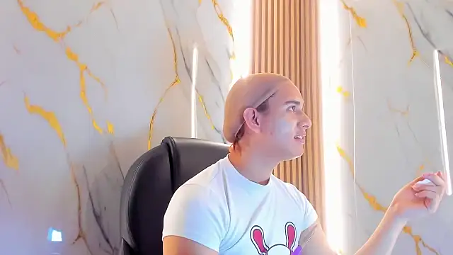 Snapshot of Marian_Cristal chatting on 7, 2, 2026 Marian Cristal online show from 7, 2, 2026