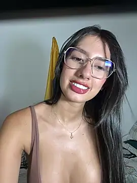 Snapshot of Julieta_Duque chatting on 7, 7, 2026 Julieta Duque online show from 7, 7, 2026