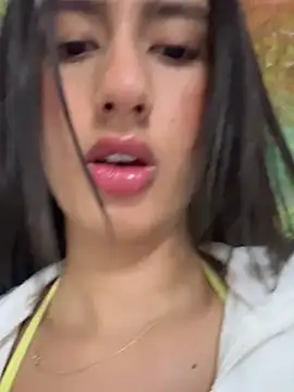 Snapshot of Julieta_Duque chatting on 4, 8, 2026 Julieta Duque online show from 4, 8, 2026