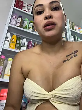 Snapshot of FOX_LATINA chatting on 17, 6, 2026 FOX LATINA online show from 17, 6, 2026