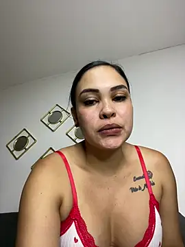 Snapshot of FOX_LATINA chatting on 28, 6, 2026 FOX LATINA online show from 28, 6, 2026