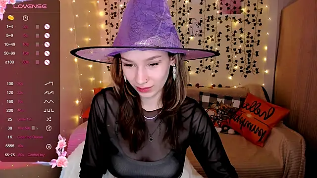 LinaBlossom  online show from 28, 10, 2025