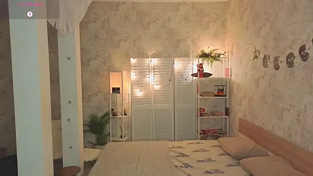 ReneeLippeatt online show from 2, 11, 2025