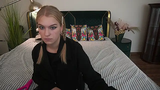 Snapshot of AlinaLiii chatting on 27, 5, 2026 AlinaLiii online show from 27, 5, 2026