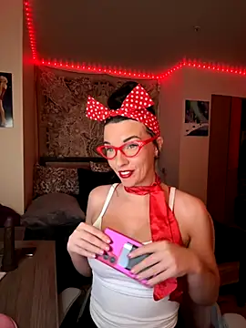 MaciiMayy online show from 5, 12, 2025