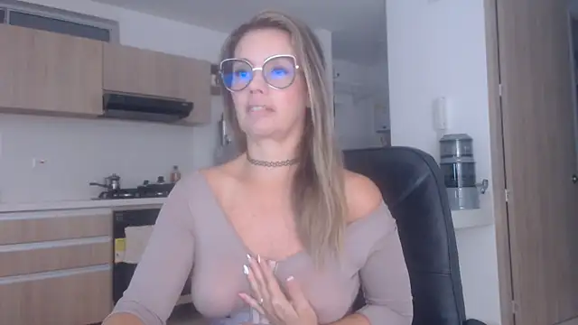 LovePaula online show from 25, 10, 2025