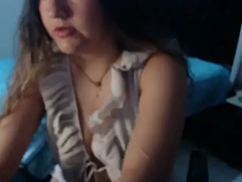 Snapshot of hilarymilky chatting on 5, 10, 2025 hilarymilky online show from 5, 10, 2025