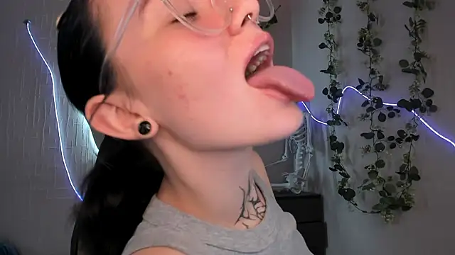 Elastikisss online show from 13, 7, 2026