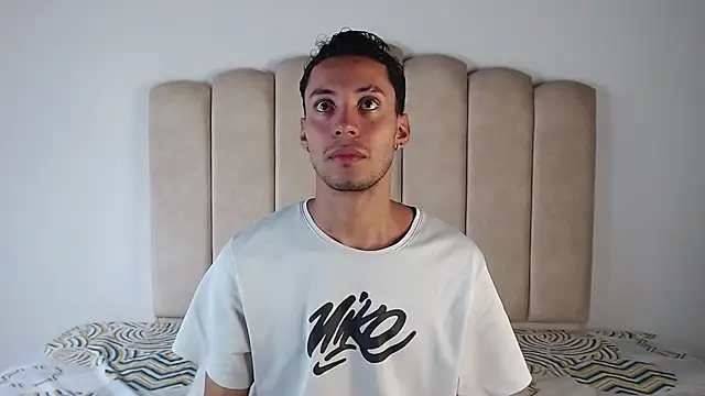 aroncooper1 online show from 2, 11, 2025