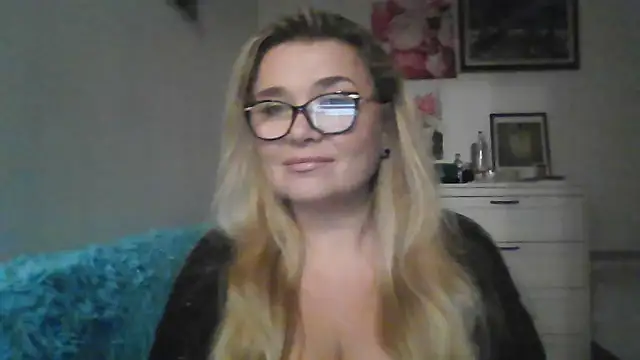 Myrienna online show from 3, 10, 2025
