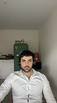 Snapshot of eauminerale chatting on 4, 6, 2026 eauminerale online show from 4, 6, 2026