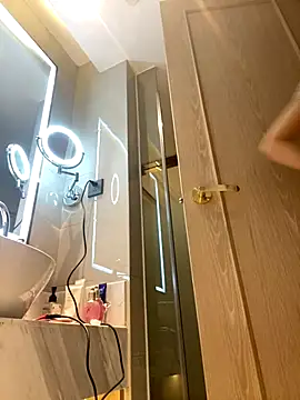 miumiu-66 online show from 4, 11, 2025