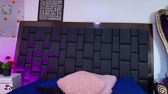 Krystal Heartss online show from 10, 11, 2025