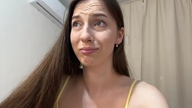 Snapshot of Prettyyy_Angel chatting on 15, 5, 2026 Prettyyy Angel online show from 15, 5, 2026
