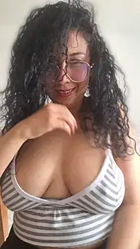 Snapshot of LondonHilton chatting on 18, 4, 2026 LondonHilton online show from 18, 4, 2026