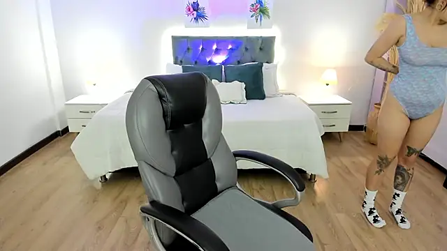 Snapshot of Antonela_vargas chatting on 17, 10, 2025 Antonela vargas online show from 17, 10, 2025