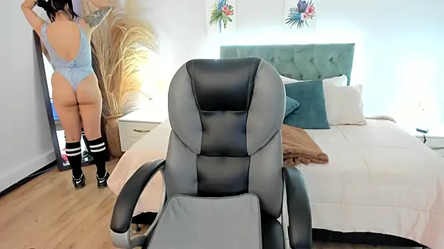 Snapshot of Antonela_vargas chatting on 13, 11, 2025 Antonela vargas online show from 13, 11, 2025