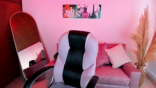 Snapshot of Antonela_vargas chatting on 21, 11, 2025 Antonela vargas online show from 21, 11, 2025