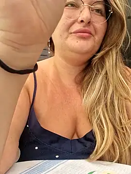 Snapshot of HornyBella88 chatting on 30, 9, 2025 HornyBella88 online show from 30, 9, 2025