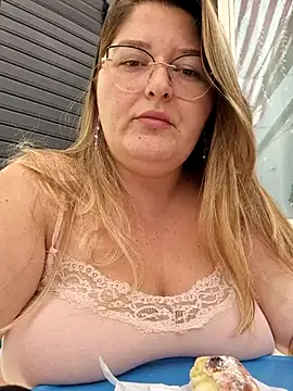 Snapshot of HornyBella88 chatting on 14, 10, 2025 HornyBella88 online show from 14, 10, 2025