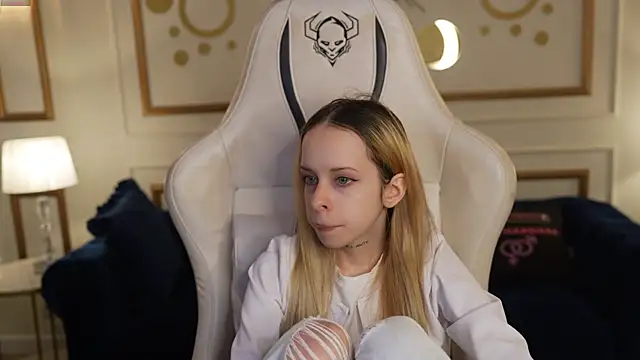 Luchi Sun online show from 30, 10, 2025