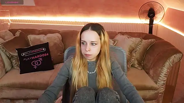 Luchi Sun online show from 10, 11, 2025