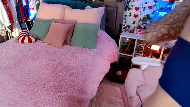 Ayla Hicks online show from 28, 3, 2026