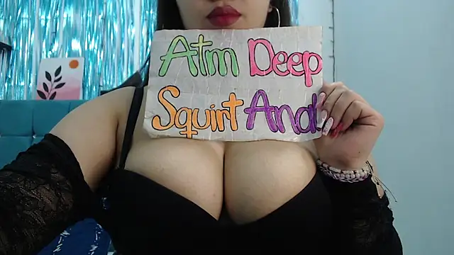 Snapshot of Emilyfire_69 chatting on 1, 4, 2026 Emilyfire 69 online show from 1, 4, 2026