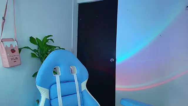 Snapshot of Hinata_21_ chatting on 24, 10, 2025 Hinata 21  online show from 24, 10, 2025