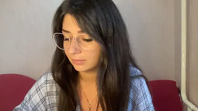 Snapshot of RossyStrawberryV chatting on 10, 10, 2025 RossyStrawberryV online show from 10, 10, 2025