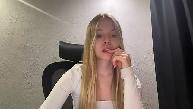 Snapshot of CandysRose chatting on 29, 6, 2026 CandysRose online show from 29, 6, 2026