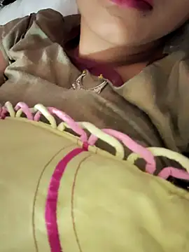 Snapshot of Queen-Bee143 chatting on 14, 2, 2026 Queen-Bee143 online show from 14, 2, 2026