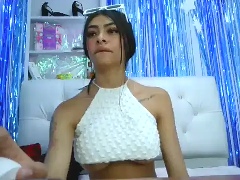 Snapshot of laylahotl chatting on 2, 10, 2025 laylahotl online show from 2, 10, 2025