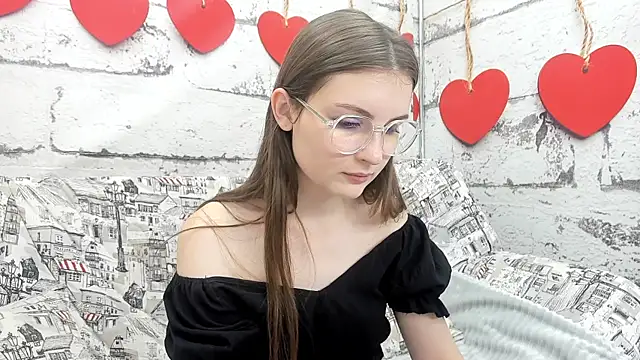 Snapshot of Shyly_Lisa chatting on 18, 10, 2025 Shyly Lisa online show from 18, 10, 2025