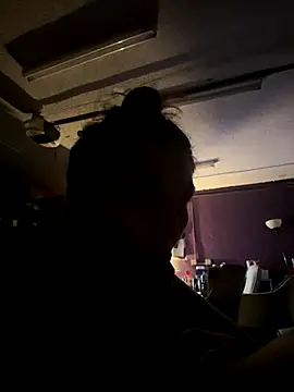 Snapshot of MeliSpice chatting on 2, 11, 2025 MeliSpice online show from 2, 11, 2025