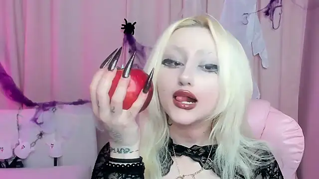 JuliaSharkk online show from 31, 10, 2025