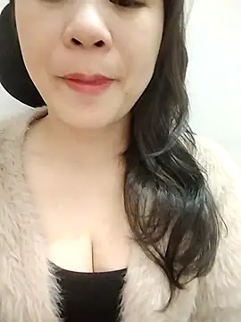 Girl Shy2000 online show from 12, 1, 2026