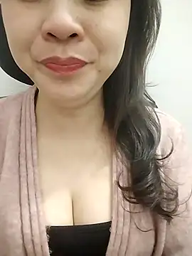 Girl Shy2000 online show from 2, 2, 2026