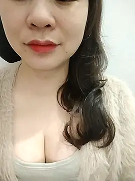 Girl Shy2000 online show from 6, 2, 2026