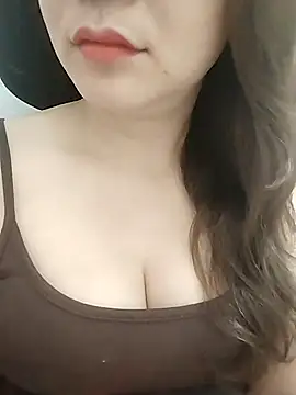 Girl Shy2000 online show from 15, 4, 2026