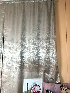 Caramel102004 online show from 9, 10, 2025