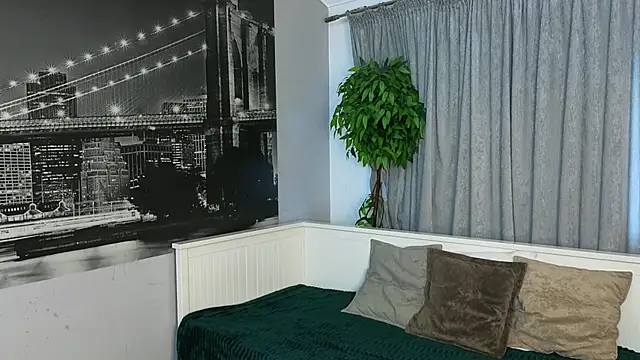 MilaYumi online show from 13, 11, 2025