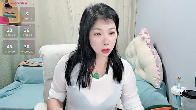 Snapshot of Huanhuan- chatting on 4, 10, 2025 Huanhuan- online show from 4, 10, 2025