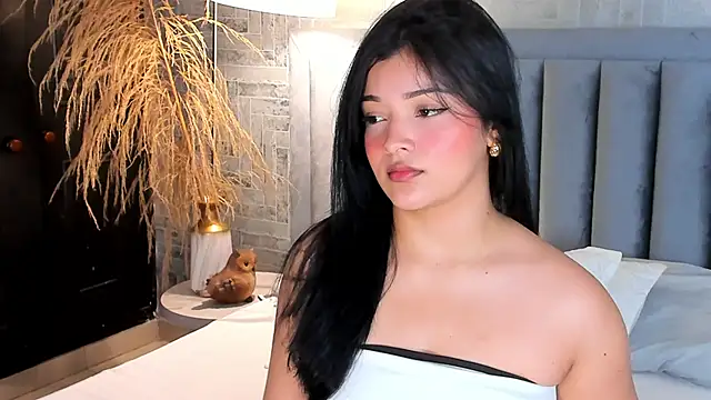 Snapshot of EmmaBlossom chatting on 2, 5, 2026 EmmaBlossom online show from 2, 5, 2026