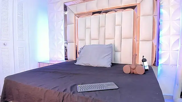 Sarah Adamss online show from 24, 11, 2025