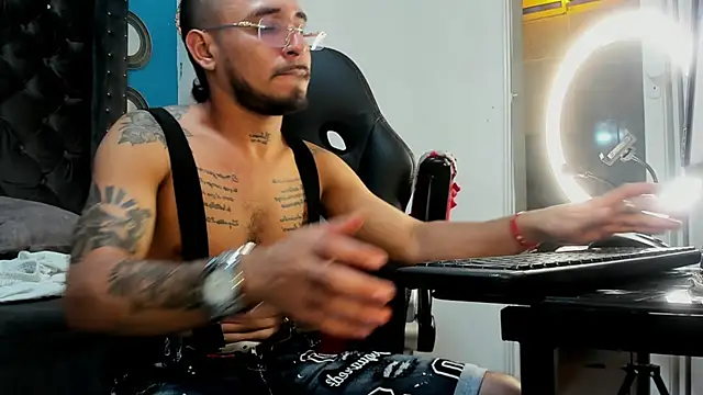 Snapshot of Kevinfox23cms chatting on 4, 11, 2025 Kevinfox23cms online show from 4, 11, 2025