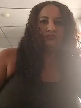 Snapshot of MEYBELLATINA chatting on 10, 10, 2025 MEYBELLATINA online show from 10, 10, 2025