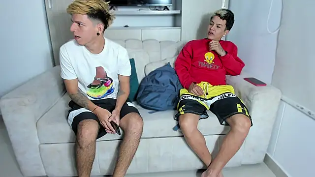 Snapshot of skygirls_ chatting on 16, 10, 2025 skygirls  online show from 16, 10, 2025