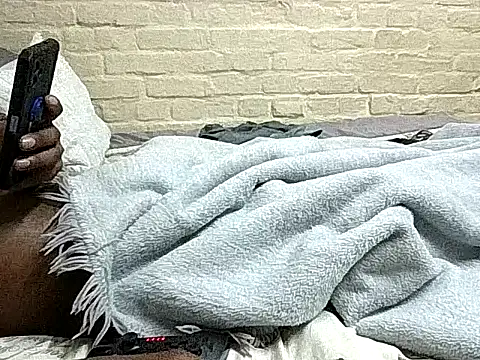 Snapshot of Mshayiwesinqe chatting on 7, 11, 2025 Mshayiwesinqe online show from 7, 11, 2025