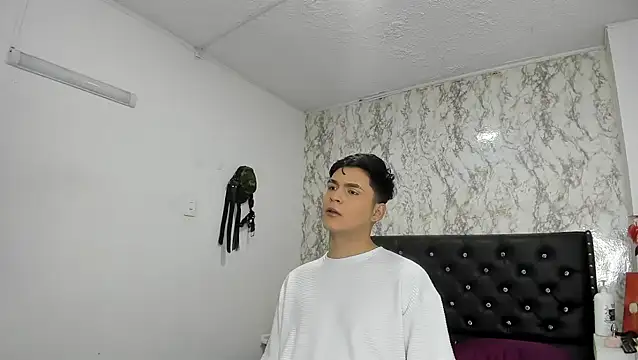 Aaron Foxxx online show from 7, 11, 2025